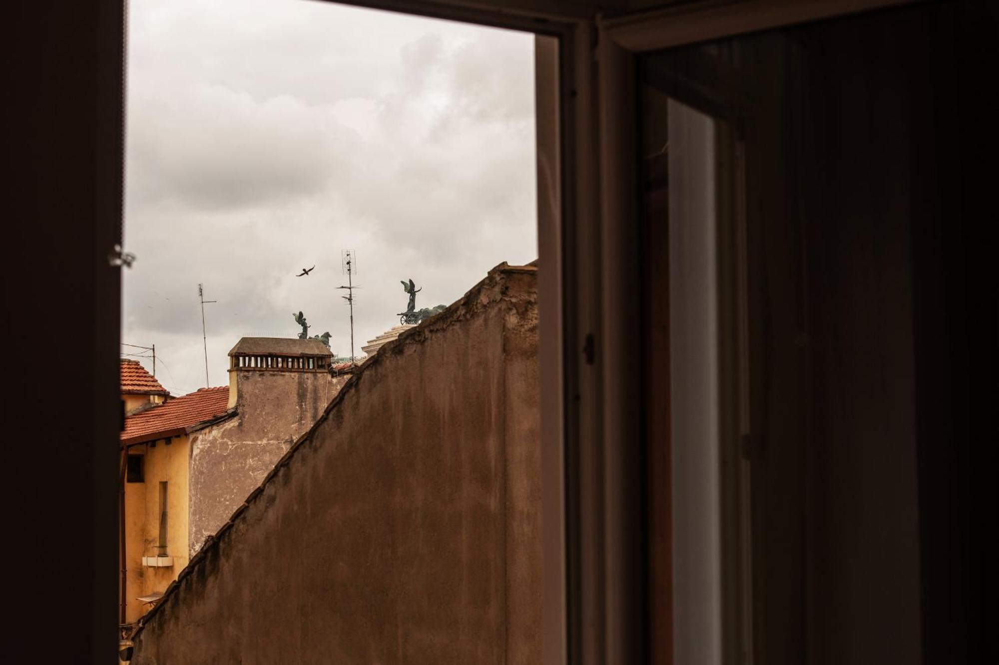 Colosseum View Accomodation Рим Экстерьер фото