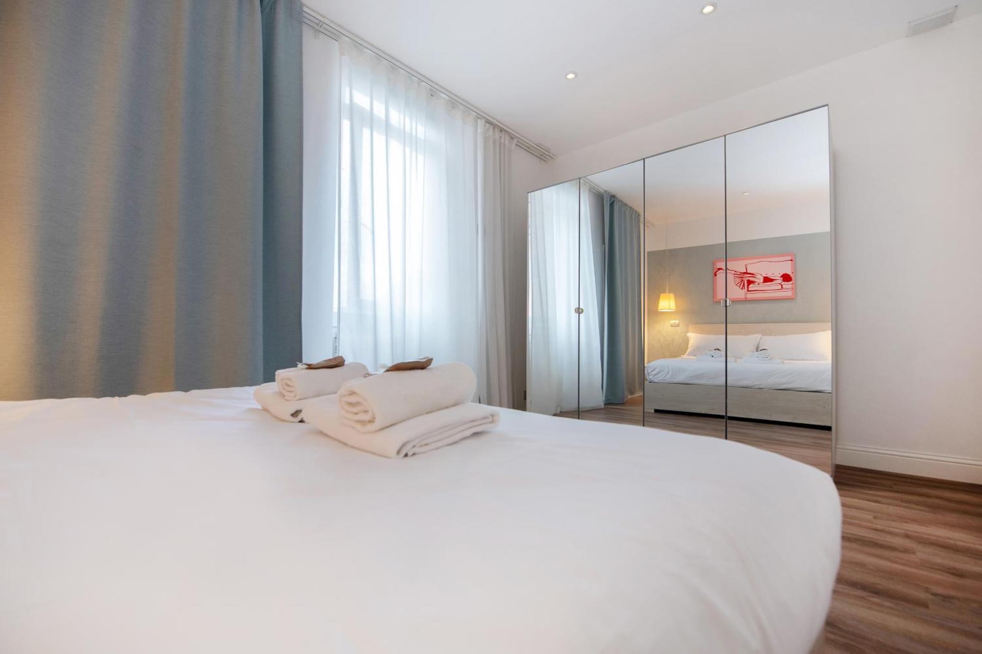 Colosseum View Accomodation Рим Экстерьер фото