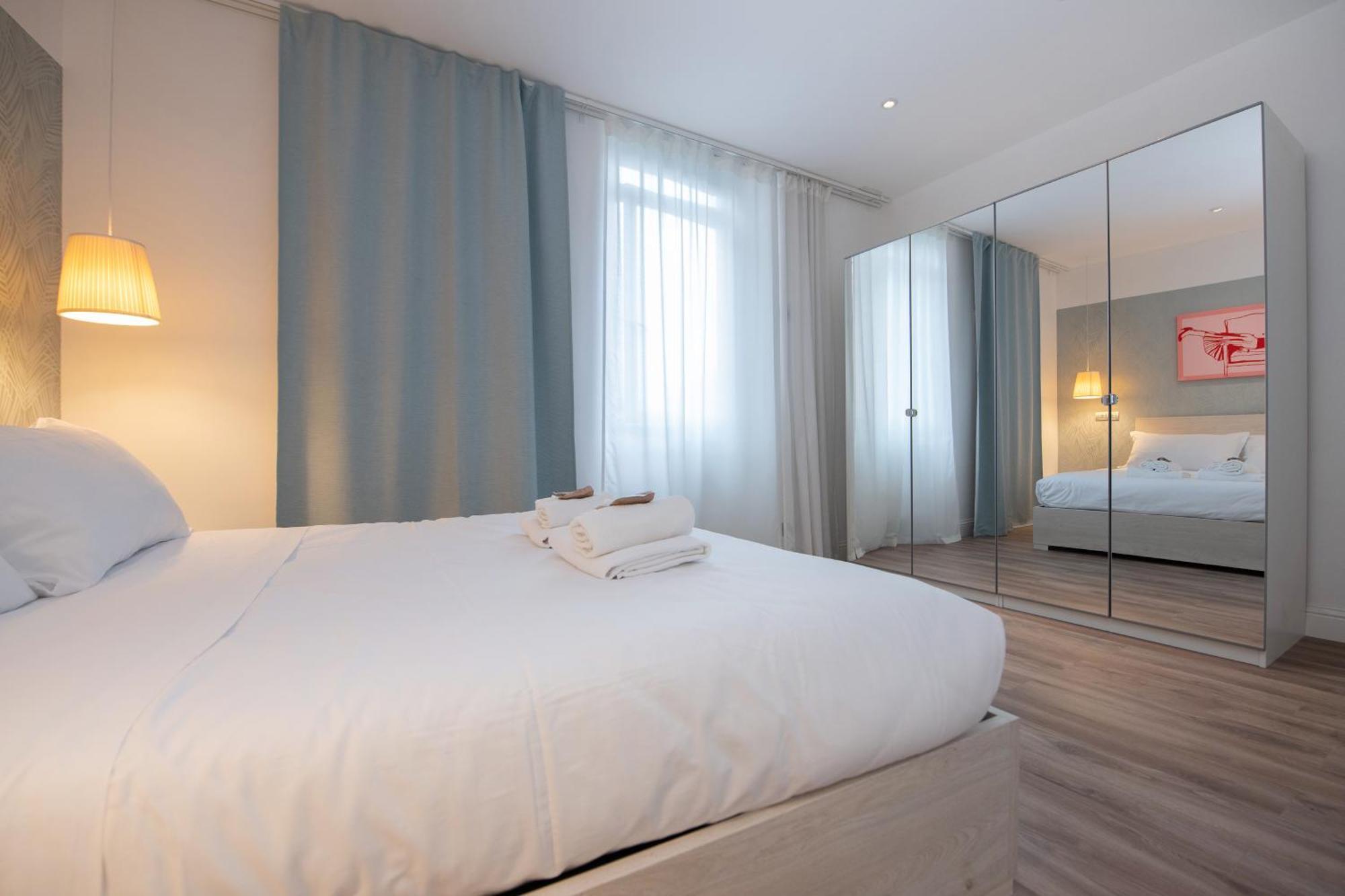 Colosseum View Accomodation Рим Экстерьер фото